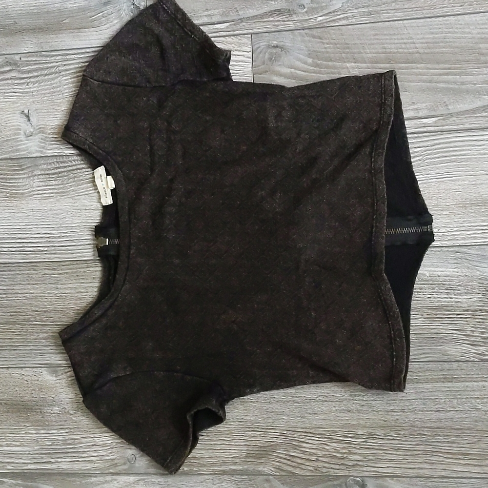 5/$25 Silence & Noise Crop Top XS